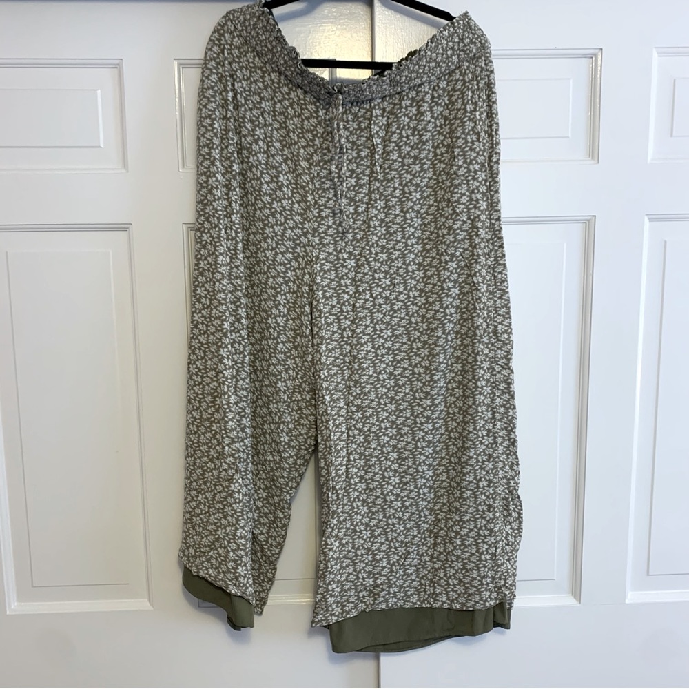 American Eagle wide leg pants with flower pattern